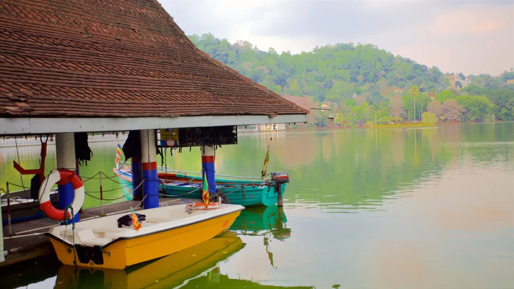 Kandy Lake Boat Tour – photo 2