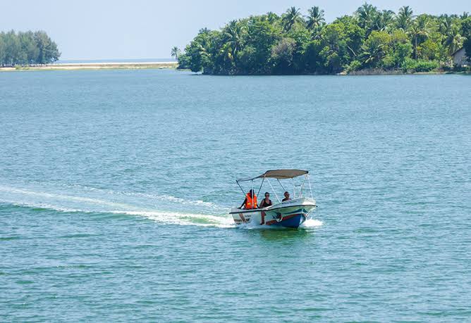Batticaloa Lagoon Boat Tour