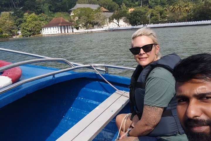 Kandy Lake Boat Tour